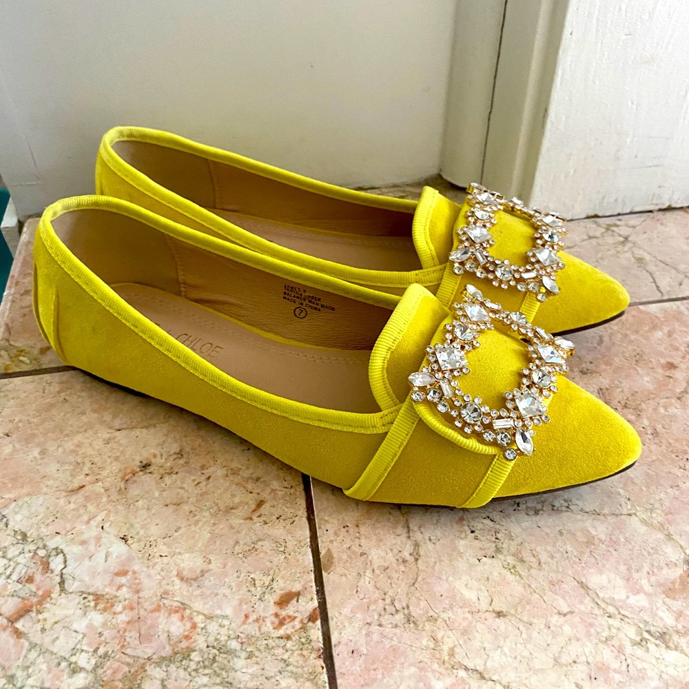 Vici Chase + Chloe flats
